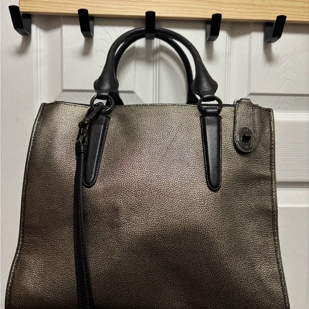 Coach G1481-33859 Crosby Carryall Metallic Gold Crackle Leather/Gunmetal Hrdware - Picture 4 of 16